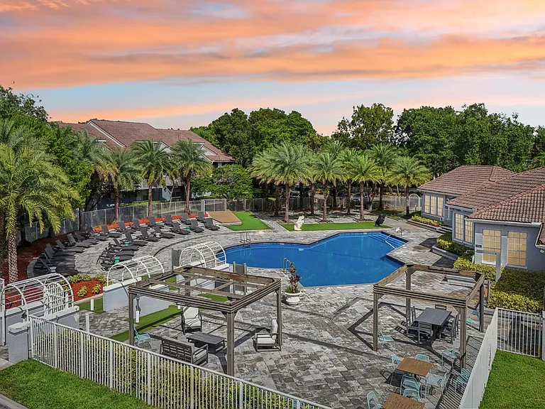 Windsor Castle Townhome Community — Photo 40