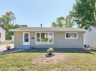 18 White Dr, Saint Louis, MO 63135