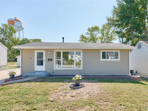 18 White Dr, Saint Louis, MO 63135
