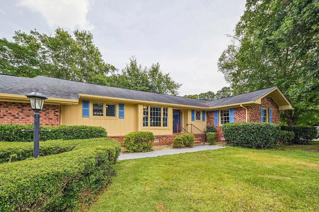 5 bed, 2.5 bath, 2050 sqft, $2,750 — Photo 1