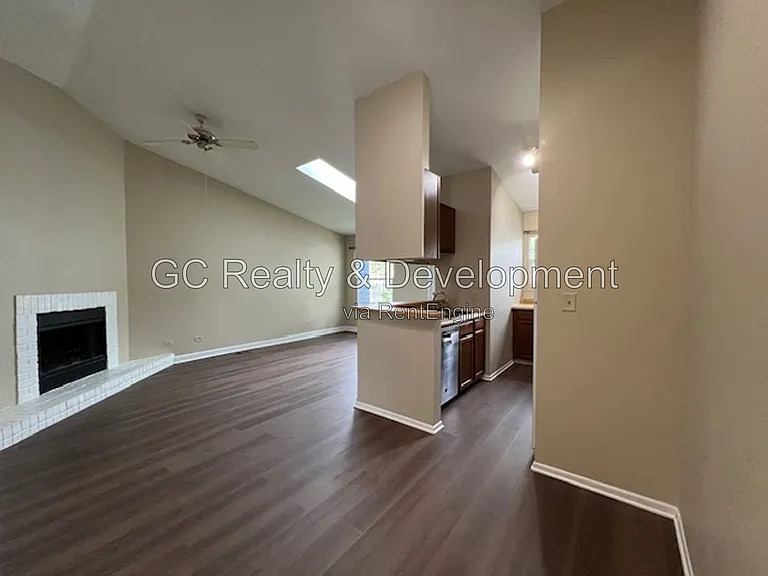 651 Pleasant Pl — Photo 3