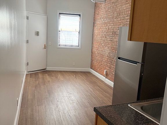 4th image of 69 N Broadway #1