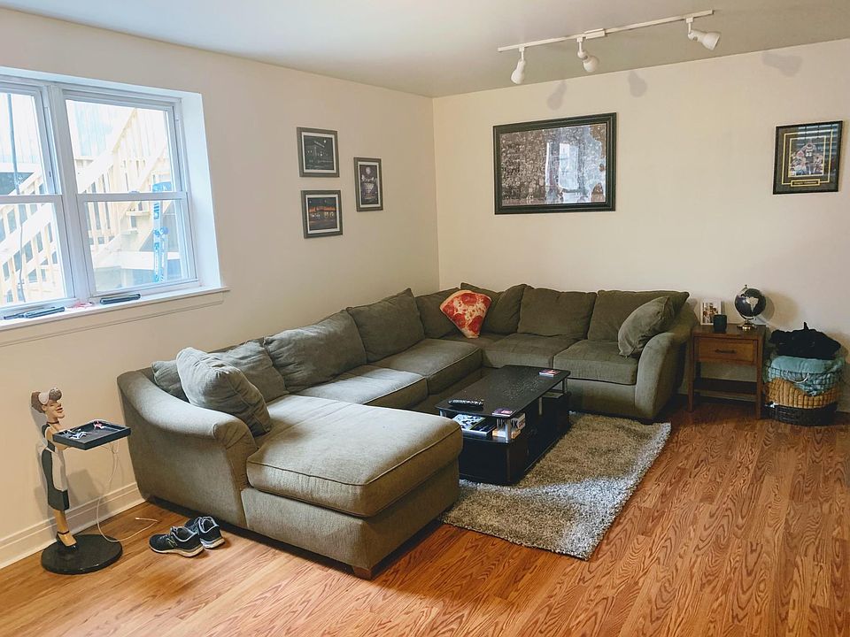 1st image of 2043 N Wolcott Ave APT 1R