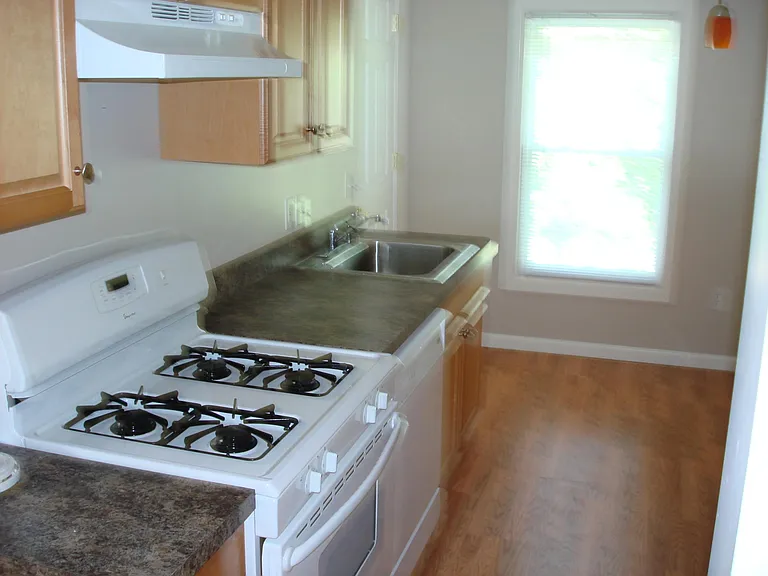 24 Myra Ave #B — Photo 8