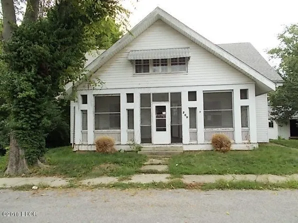 209 E Water St, Fairfield, IL 62837
