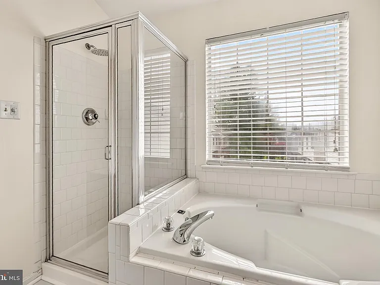 14637 Stream Pond Dr — Photo 29