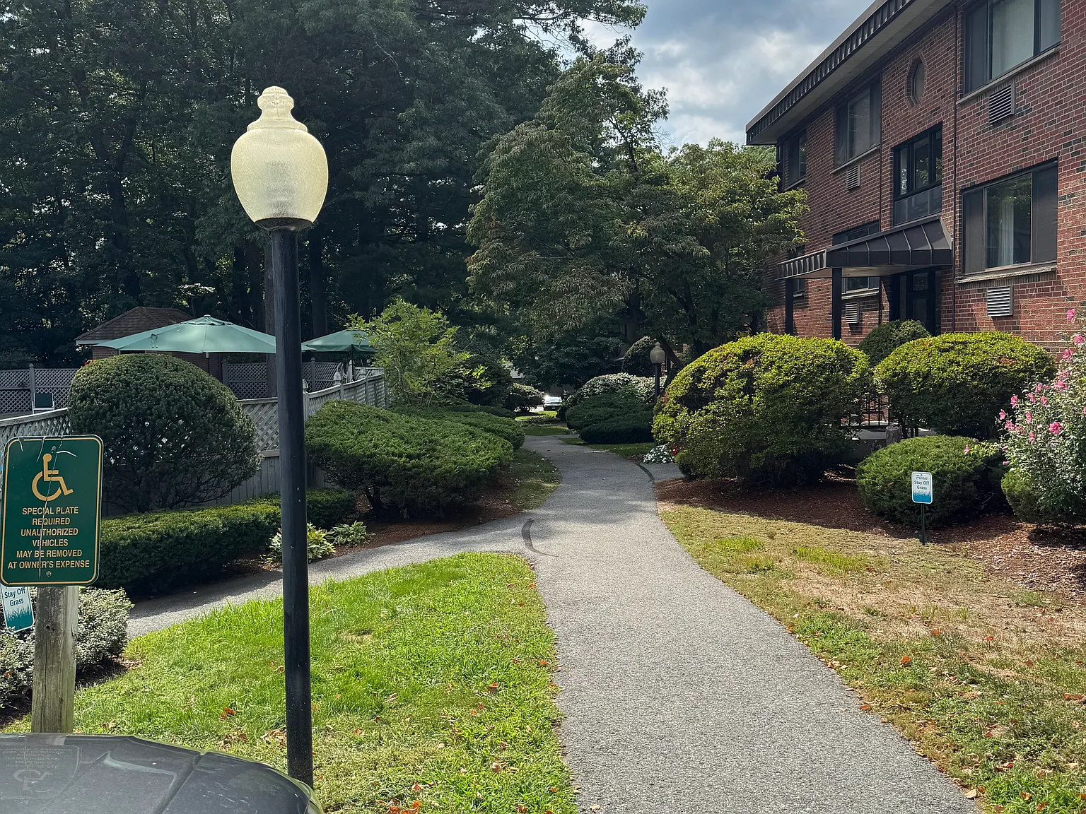 2 bed, 700 sqft, $2,300 — Photo 4
