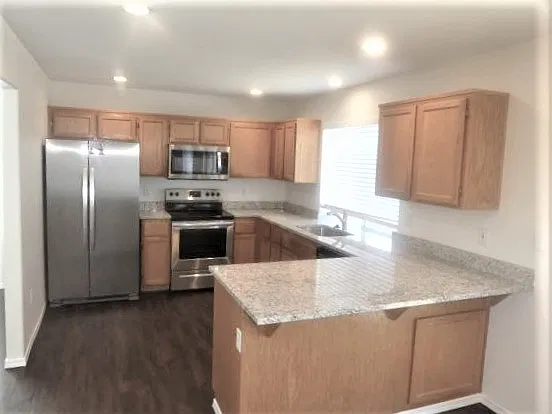 4 bed, 2.5 bath, 2045 sqft, $2,860 — Photo 2