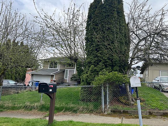 2nd image of 1122 E 62nd St