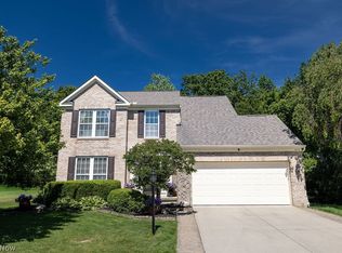 679 Jockeys Cir, Avon Lake, OH 44012