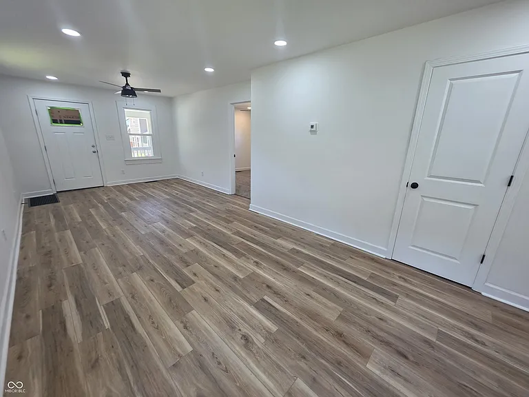 2137 Napoleon St — Photo 4
