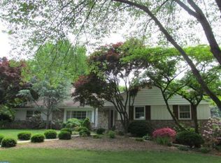 6 Oriole Dr, Wyomissing, PA 19610