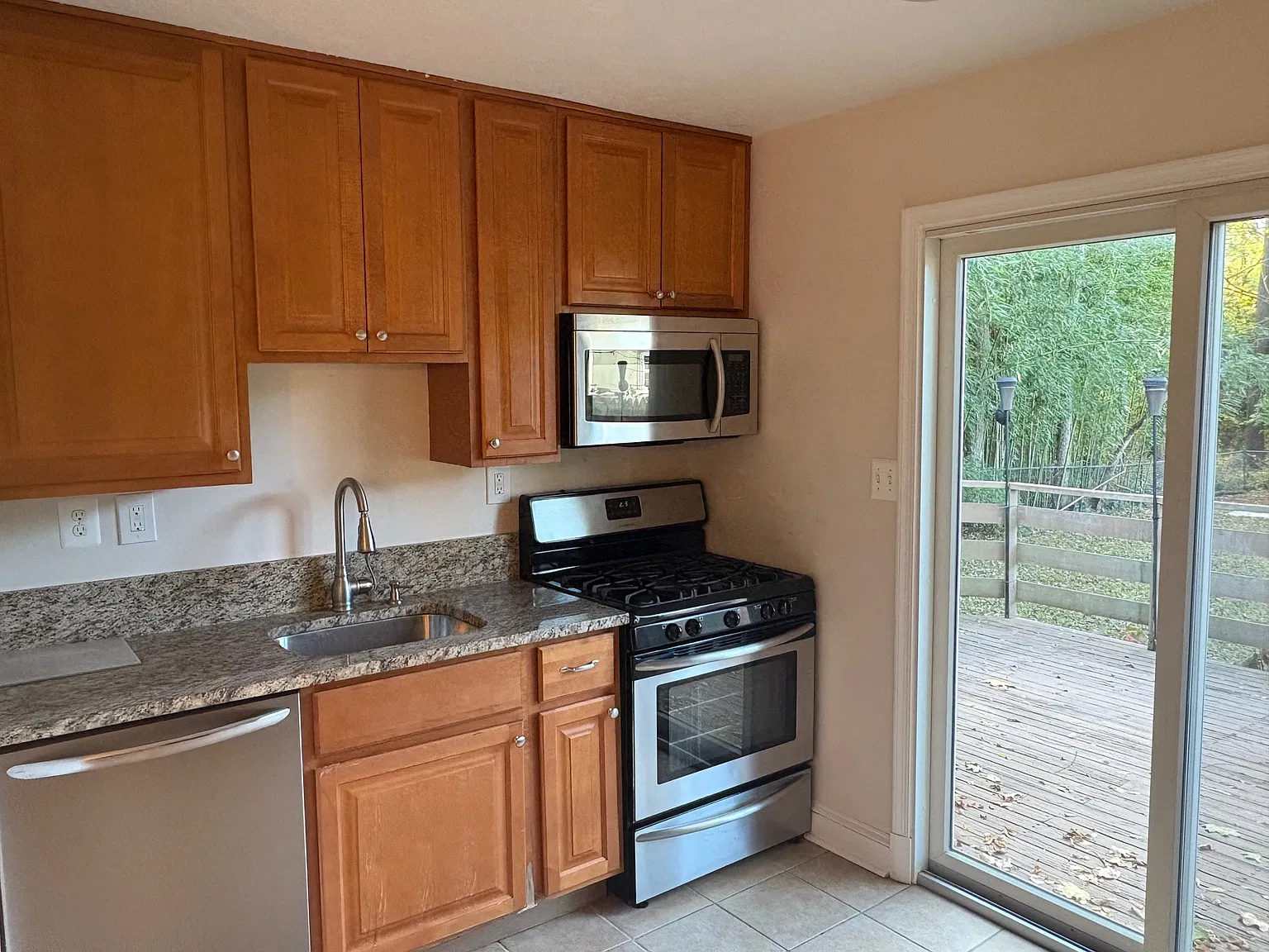 2 bed, 750 sqft, $2,250 — Photo 2