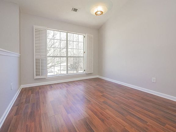 3rd image of 205 Ashton Ct