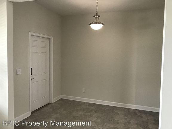 5th image of 11125 Sycamore Woods Dr