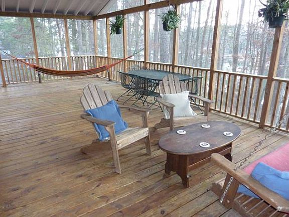 Huge screened porch