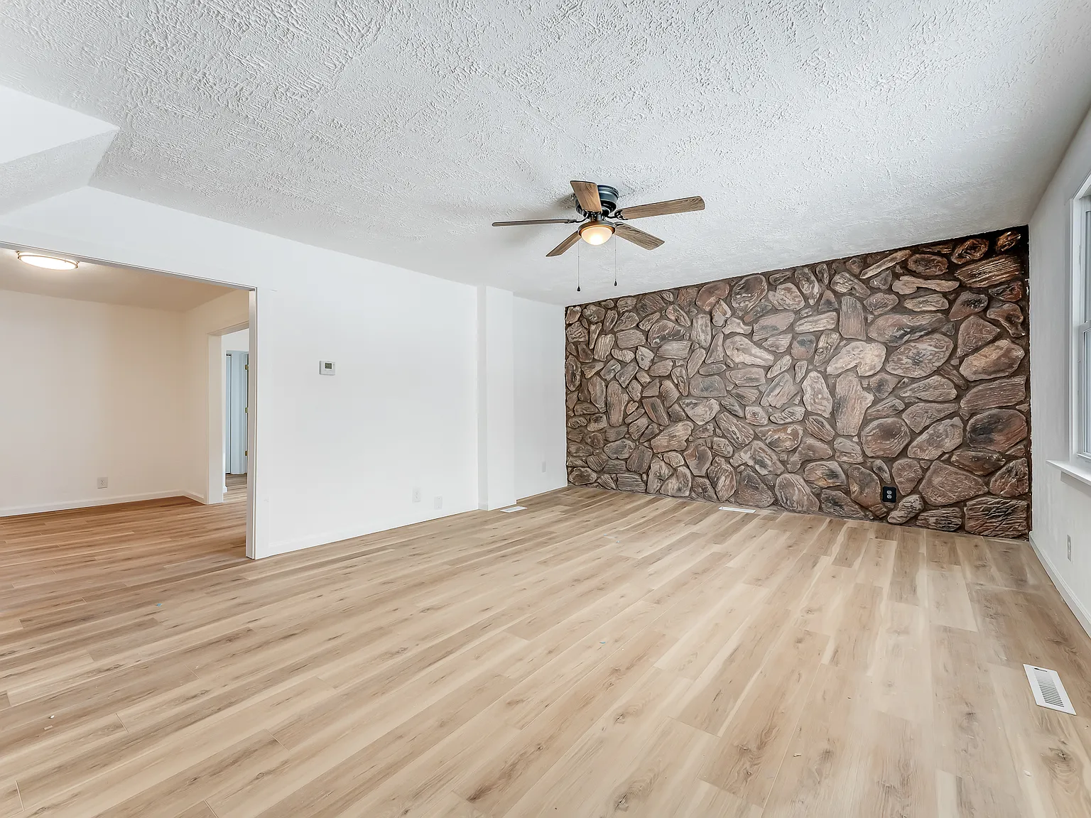 4 bed, 1315 sqft, $1,375 — Photo 2