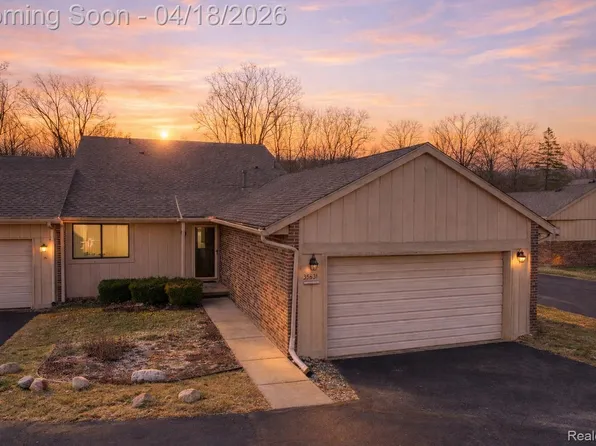 35631 Heritage Ln, Farmington, MI 48335