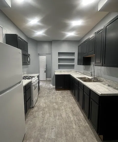 916 W College Ave — Photo 1