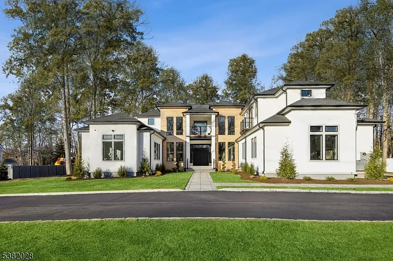 19 Highlander Dr photo 1