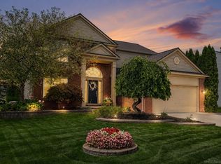 56277 Oasis Dr, Macomb, MI 48042
