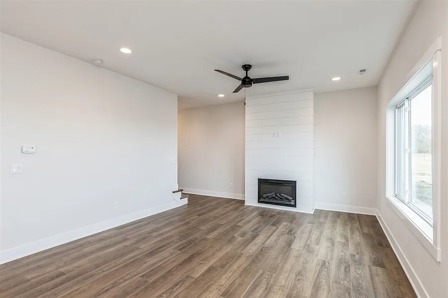 3 bed, 2.5 bath, 1574 sqft, $2,100 — Photo 2