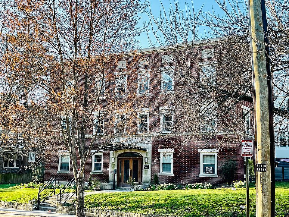 2nd image of 2926 Porter St NW APT 202