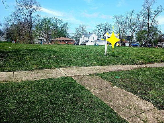 2nd image of 215 N Rosewood Ave