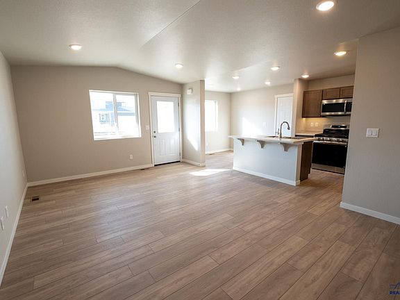 3rd image of 318 N Valley Dr