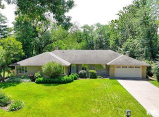 900 S 15th St, Clinton, IA 52732