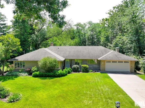 900 S 15th St, Clinton, IA 52732