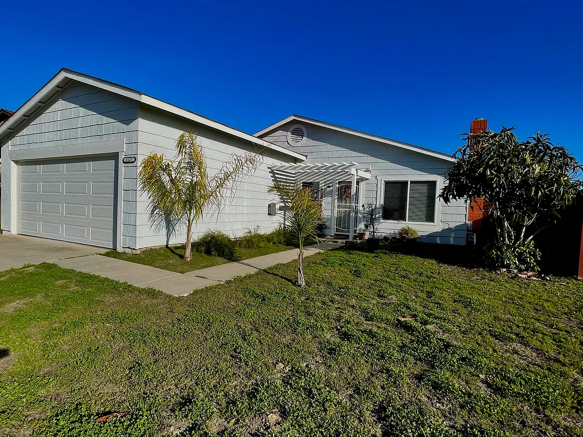 Front Yard - 2127 Paradise Hills Rd