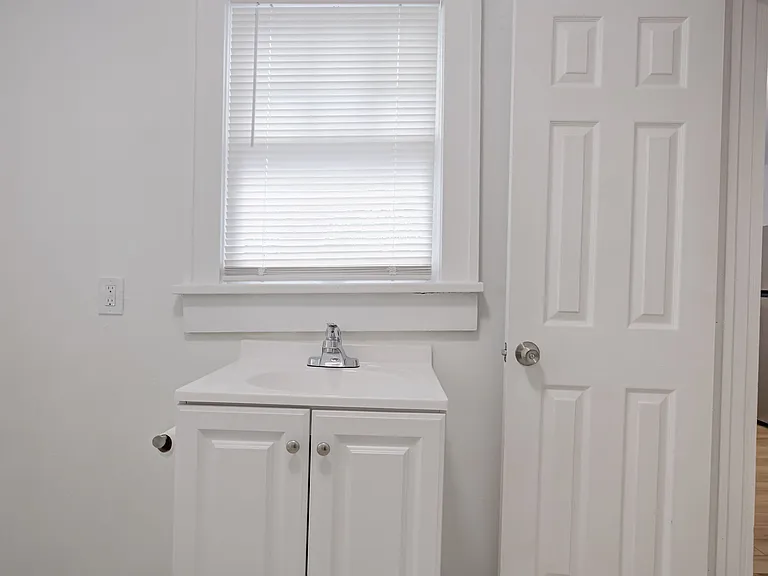311 S Webster Ave #4 — Photo 9