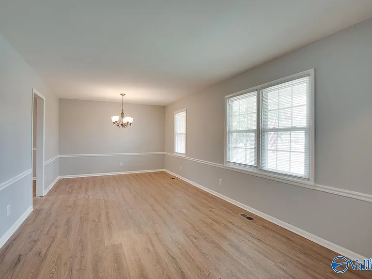 9802 Dolphin Dr SE — Photo 5