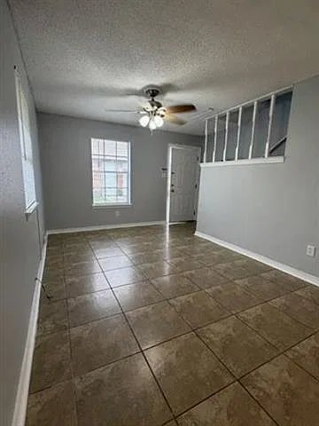 2 bed, 1.5 bath, 1100 sqft, $1,100 — Photo 3