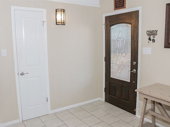 5th image of 709 Lewis Dr