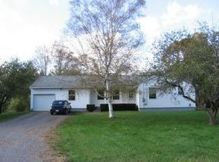 14 Acorn Dr, Skowhegan, ME 04976