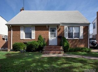 223 Colonial Ave, Williston Park, NY 11596