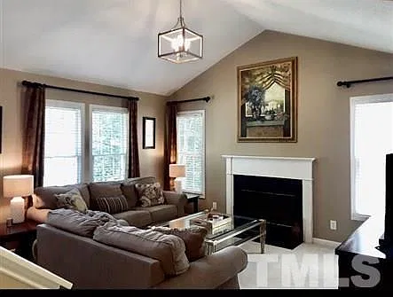 3 bed, 2.5 bath, 1618 sqft, $2,200 — Photo 4
