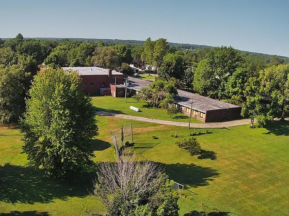 502 N 4th St, Farmington, IA 52626