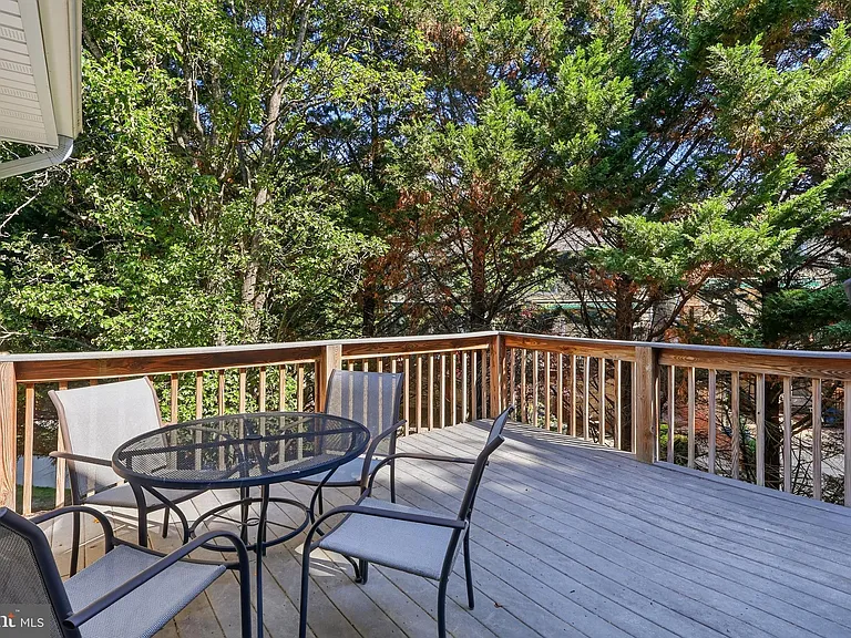 900 Hickory Cir — Photo 10