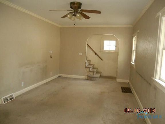 2nd image of 211 W Gramercy Ave