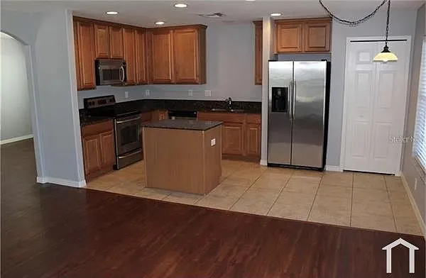 4 bed, 2054 sqft, $2,999 — Photo 3