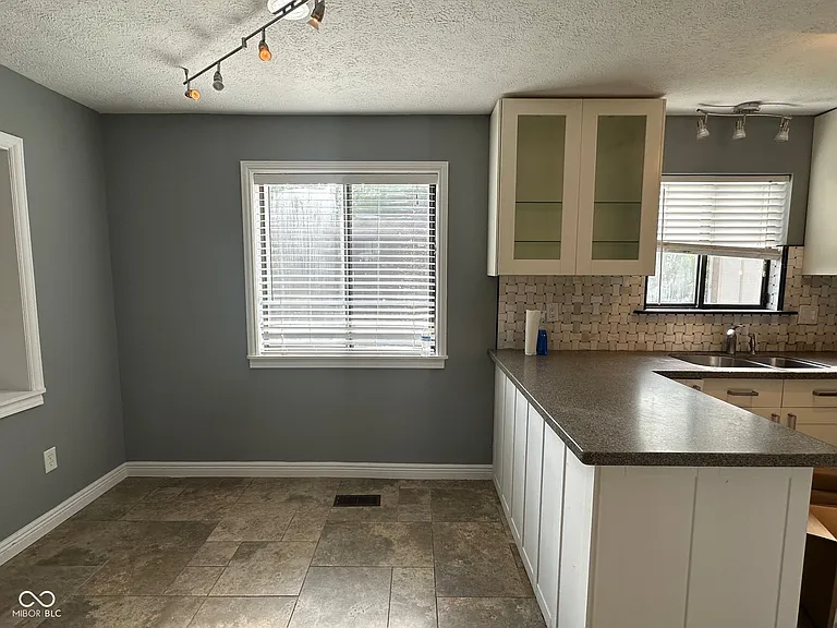 7890 Benjamin Dr — Photo 4