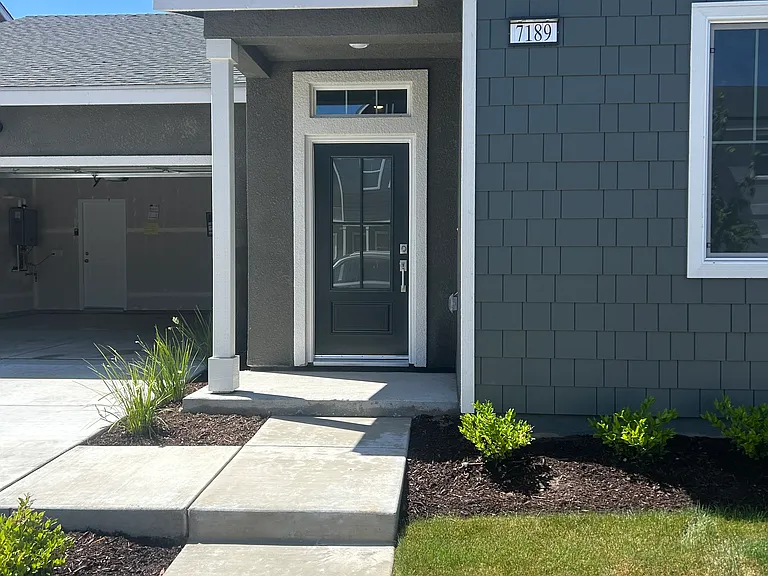 7189 E Amherst Ave — Photo 2