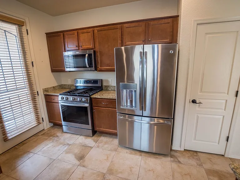 278 Bainbridge Dr — Photo 10