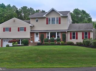 17 Edgemere Dr, Yardley, PA 19067