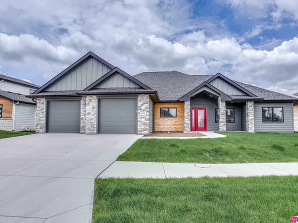28468 Laurel Cir, Valley, NE 68064