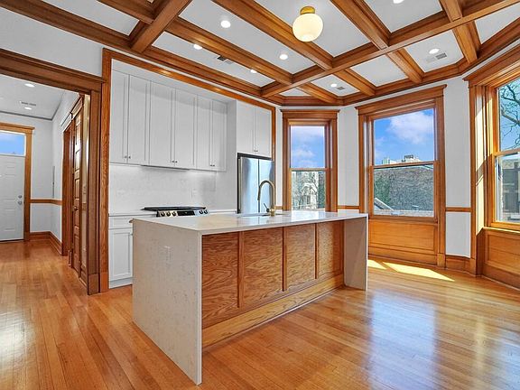 4th image of 662 W Wellington Ave APT 3E