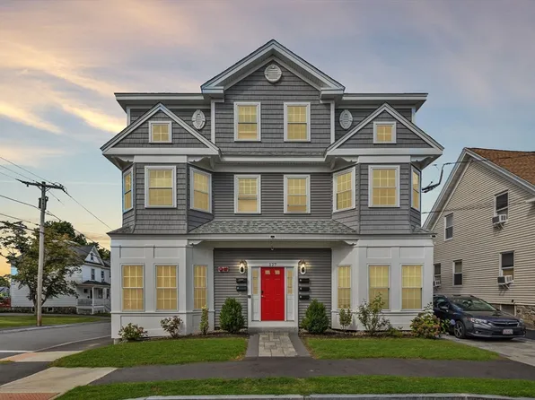 127 Marblehead St #A, North Andover, MA 01845